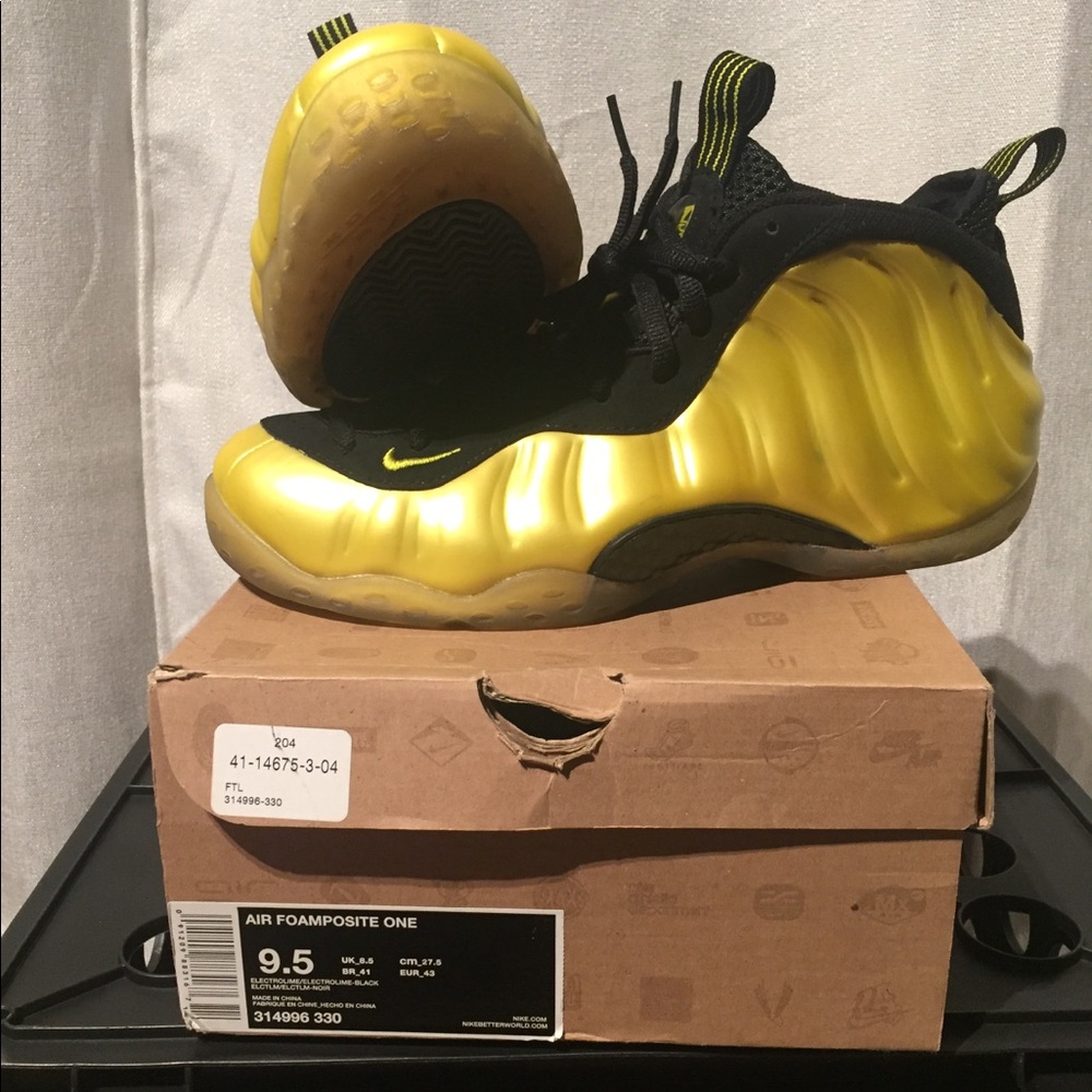 NIKE FOAMPOSITE ONE
ELECTROLIME / BLACK